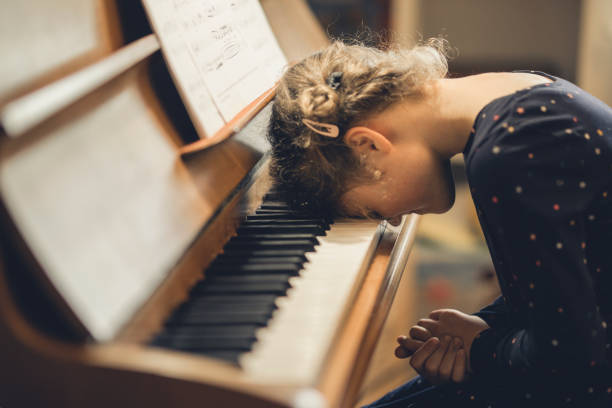 istock piano girl 668638594