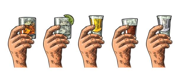 남자 손을 잡고 데 킬 라, 보드카, 럼, 진, 위스키와 안경. - tequila shot glass glass tequila shot stock illustrations