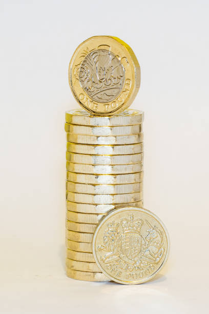 nowa i stara moneta funta w wielkiej brytanii - royal bank of scotland zdjęcia i obrazy z banku zdjęć