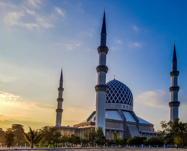 istock Sultan Mosque at Shah Alam, Kuala Lumpur 668704924
