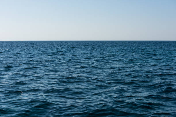 mer bleue - seascape photos et images de collection