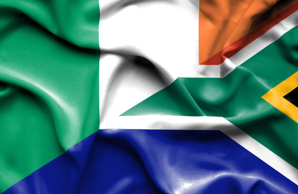 남아프리카 공화국과 아일랜드의 흔들리는 깃발 - ireland south africa stock illustrations