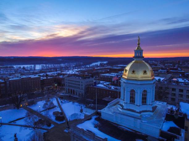 istock Sunrise over the NH State House 668757618