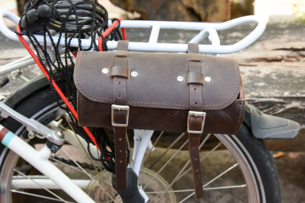 велосипедная задняя стойка велосипеда - load carrying body стоковые фото и изображения