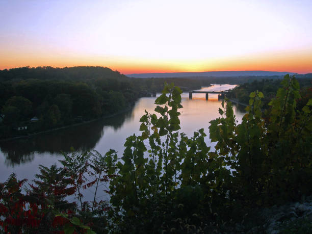 summer mohawk river sunset - mohawk river fotos imagens e fotografias de stock