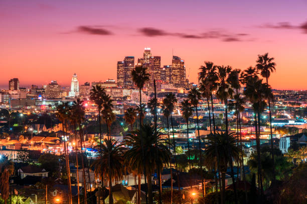 tramonto di los angeles - traffic street city of los angeles los angeles county foto e immagini stock