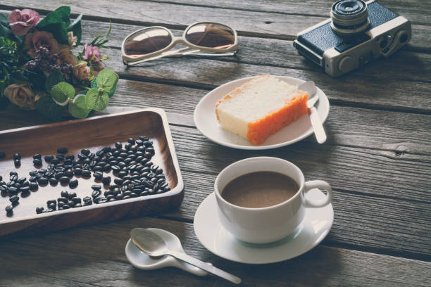 istock Vintage Film Look: cup of coffee with cake 668891984