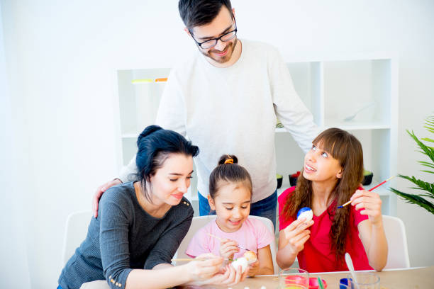 istock Family painting eggs 668952112