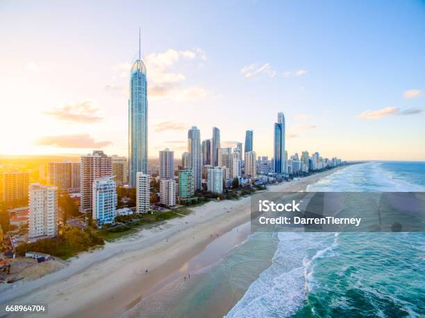 Foto de Imagem Aérea De Surfers Paradise Pôr Do Sol e mais fotos de stock de Costa Dourada - Queensland - Costa Dourada - Queensland, Austrália, Surfer's Paradise - Austrália