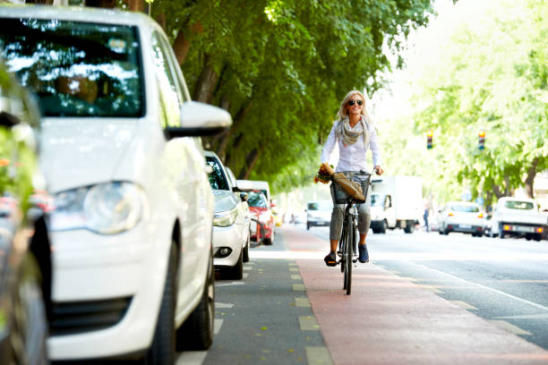 istock She goes everywhere by bike 668990264