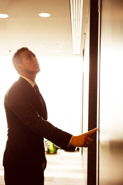 istock Japanese businessmen in the office 668997320