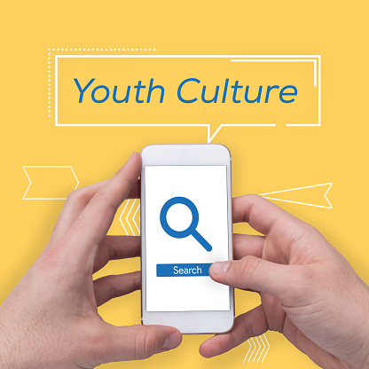 Searching Youth Culture on Smartphone Screen