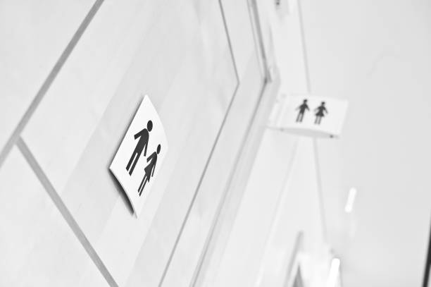 istock Public Toilet Sign 669044726