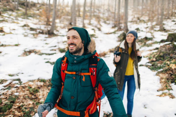 исследователи - winter hiking стоковые фото и изображения