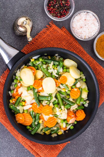 istock Potato with vegetables, fried in frying pan 669105562