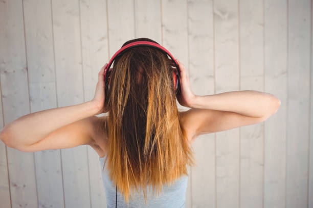 istock Pretty hipster listening to music 669135980
