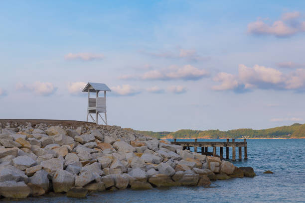istock Lifeguard stand on seacoast skyline 669181594