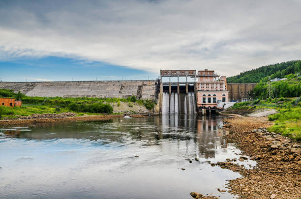 istock Dam Shirokovskaya hydroelectric 669233474