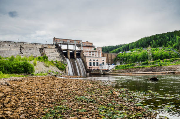 istock Dam Shirokovskaya hydroelectric 669233478