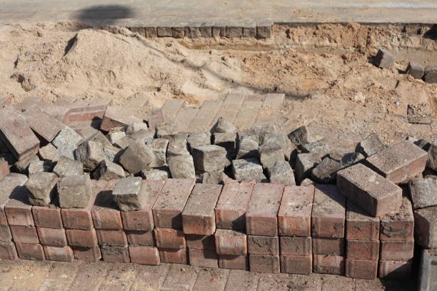 Piled-up paving stones, road construction work Stacked paving stones, road works erde stock pictures, royalty-free photos & images