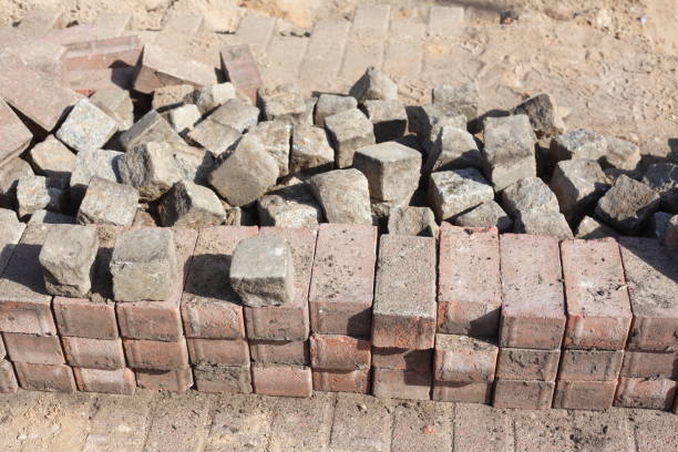 Piled-up paving stones, road construction work Stacked paving stones, road works erde stock pictures, royalty-free photos & images