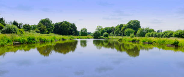 река эйвон - uk river panoramic reflection стоковые фото и изображения