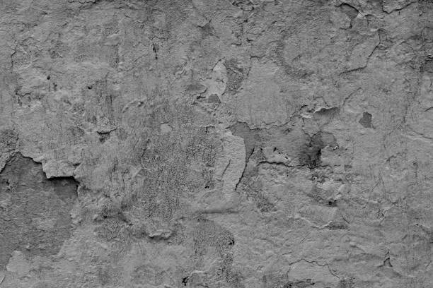 istock Wall fragment with scratches and cracks 669311614