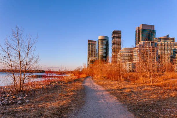 istock Sunrise at Sheldon Lookout Toronto 669322534