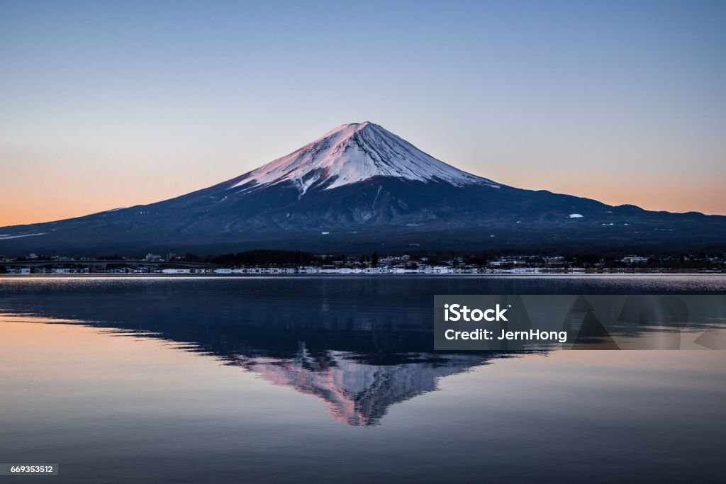 Le lever du soleil avec le mont Fuji et le lac Kawaguchi, en hiver - Photo de Fuji Yama libre de droits