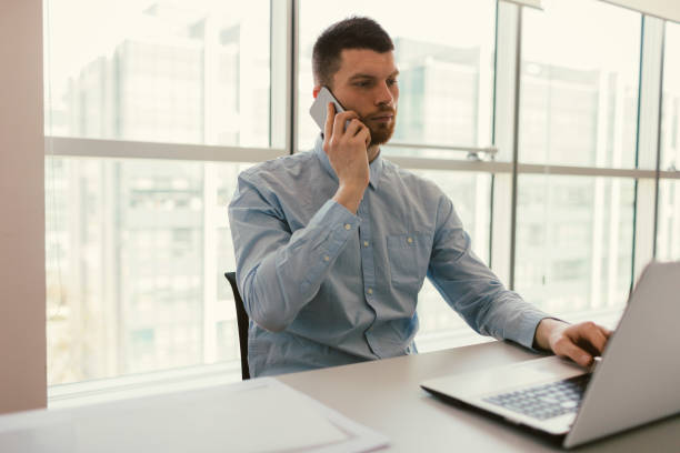 istock Businessman working in the office 669371096