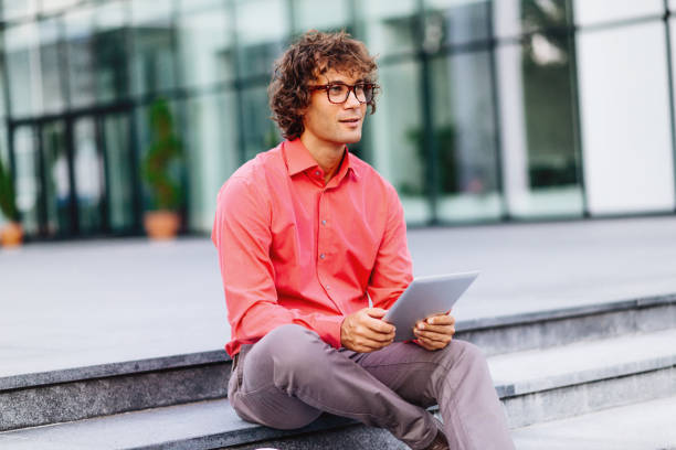 istock Access to wi-fi on public places 669400064