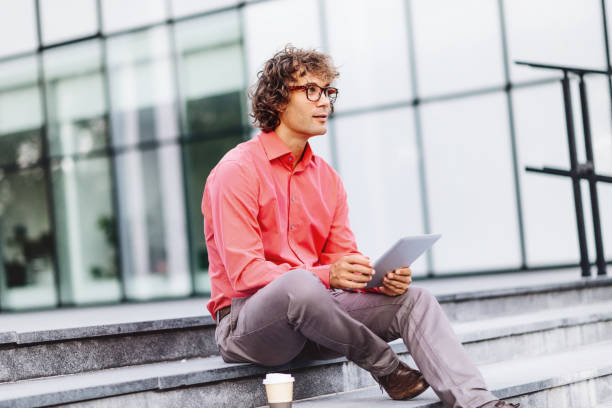 istock Businessman in modern European city using smart phone for communication 669402918