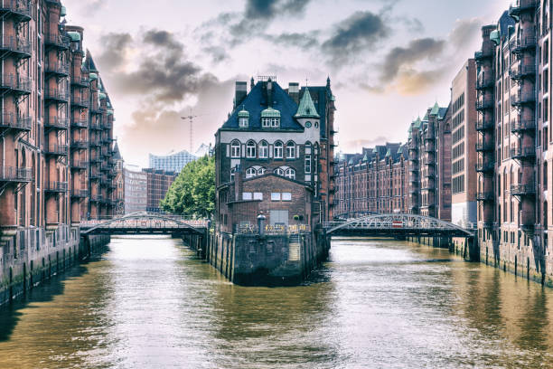 istock Water Castle in the warehouse district Hamburg 669406332