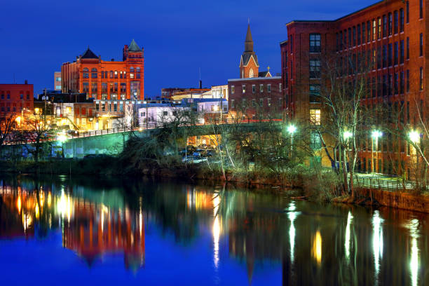 Nashua, New Hampshire Nashua skyline along on the Merrimack River. Nashua is the second largest city in the state of New Hampshire. Nashua is known for its  livability and economic expansion as part of the Boston region nashua new hampshire stock pictures, royalty-free photos & images