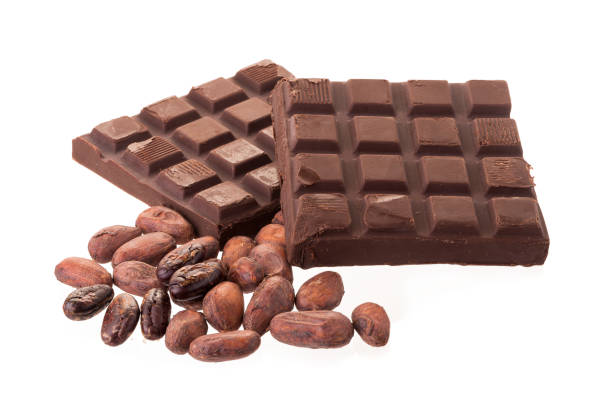 istock Chocolate with cacao, isolated on white background 669467102
