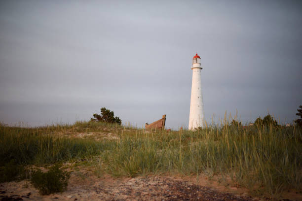 faro bianco di tahkuna sull'isola di hiiumaa - hiiumaa foto e immagini stock