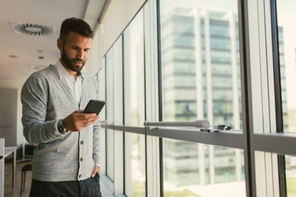 istock Businessman working in the office 669485580