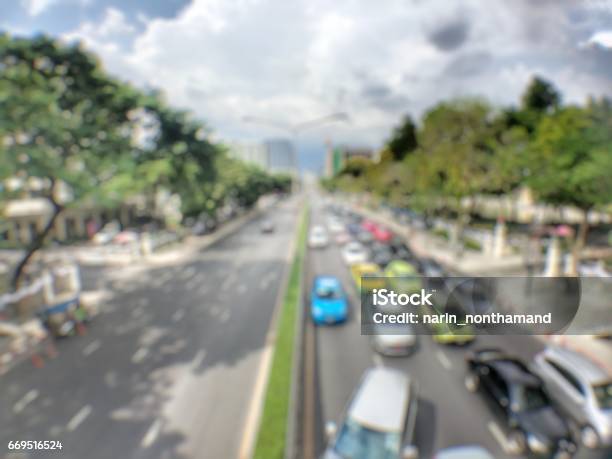 Abstrak Kabur Kemacetan Lalu Lintas Di Latar Belakang Malam Foto Stok