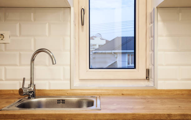 istock Water Faucet and Desk of a Modern Kitchen 669587600