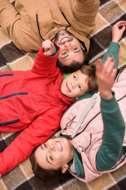 istock Happy family on checkered plaid 669610214