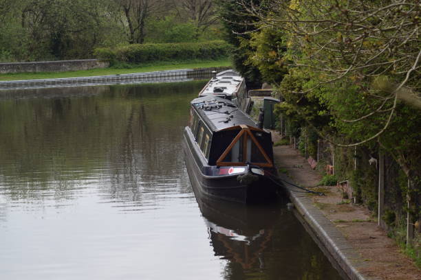 istock English Canal Scene 669621780