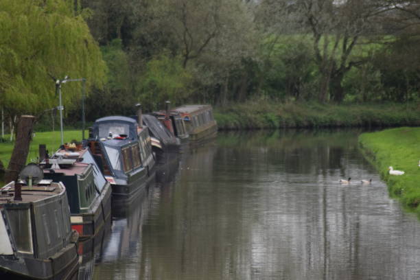 istock English Canal Scene 669625048