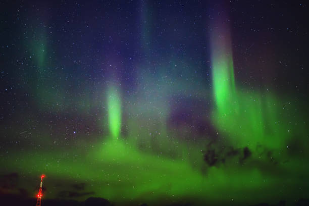 northern lights. aurora borealis nature paysage nuit - arctic station snow science photos et images de collection