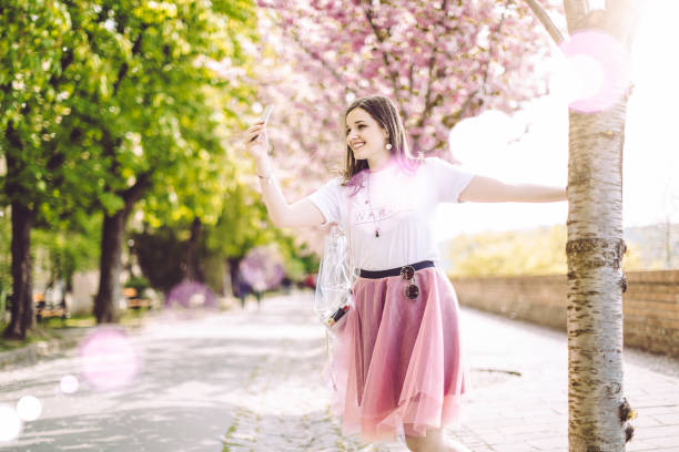 istock Young woman using phone in the city 669634554