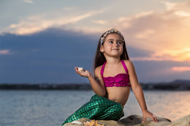 Traje De Sirena Para Niñas - Banco de fotos e imágenes de stock - iStock Traje De Sirena Para Niñas - Banco de fotos e imágenes de stock - iStock