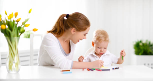 istock Mother with baby son with colored pencils 669692776