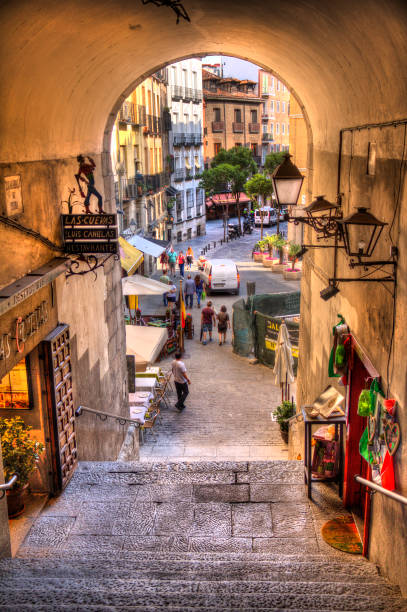 brama plaza mayor w madrycie, hiszpania - plaza mayor madryt obrazy zdjęcia i obrazy z banku zdjęć