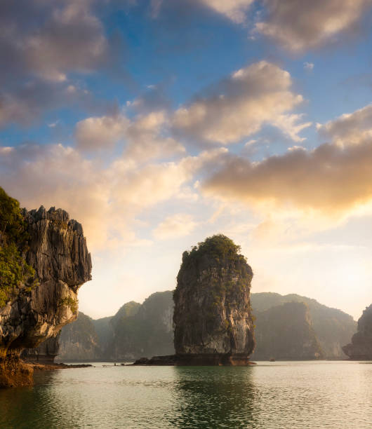 istock Karst Rock Formations In Halong Bay, Vietnam 669702408