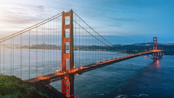 golden gate bridge sunrise panorama san francisco california usa - golden gate bridge panoramic california scenics imagens e fotografias de stock