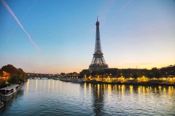 istock Cityscape of Paris with the Eiffel tower 669740206
